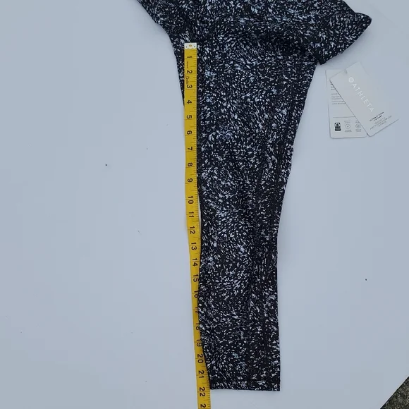 NWT Athleta Ultimate Stash 7/8 Tights Medium Petite